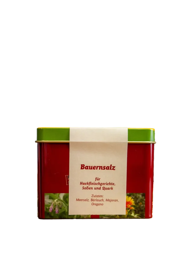 Rote Gewürzdose mit grünem Deckel; Etikett „Bauernsalz – für Hackfleischgerichte, Soßen und Quark“, Zutaten Meersalz, Bärlauch, Majoran, Oregano.